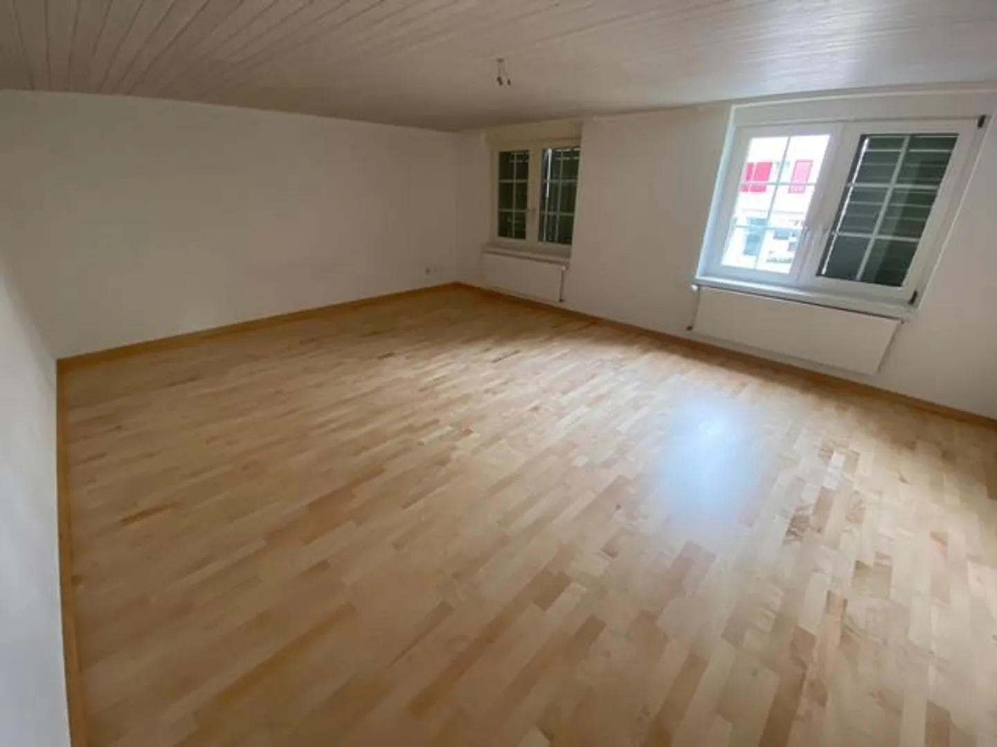 Ampio appartamento di 4.5 stanze in affitto - Foto 3 di 11