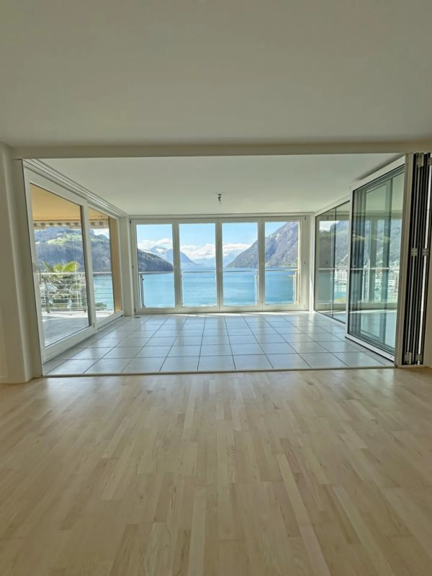 Atemberaubende Wohnung mit Seeblick - Foto 2 von 12