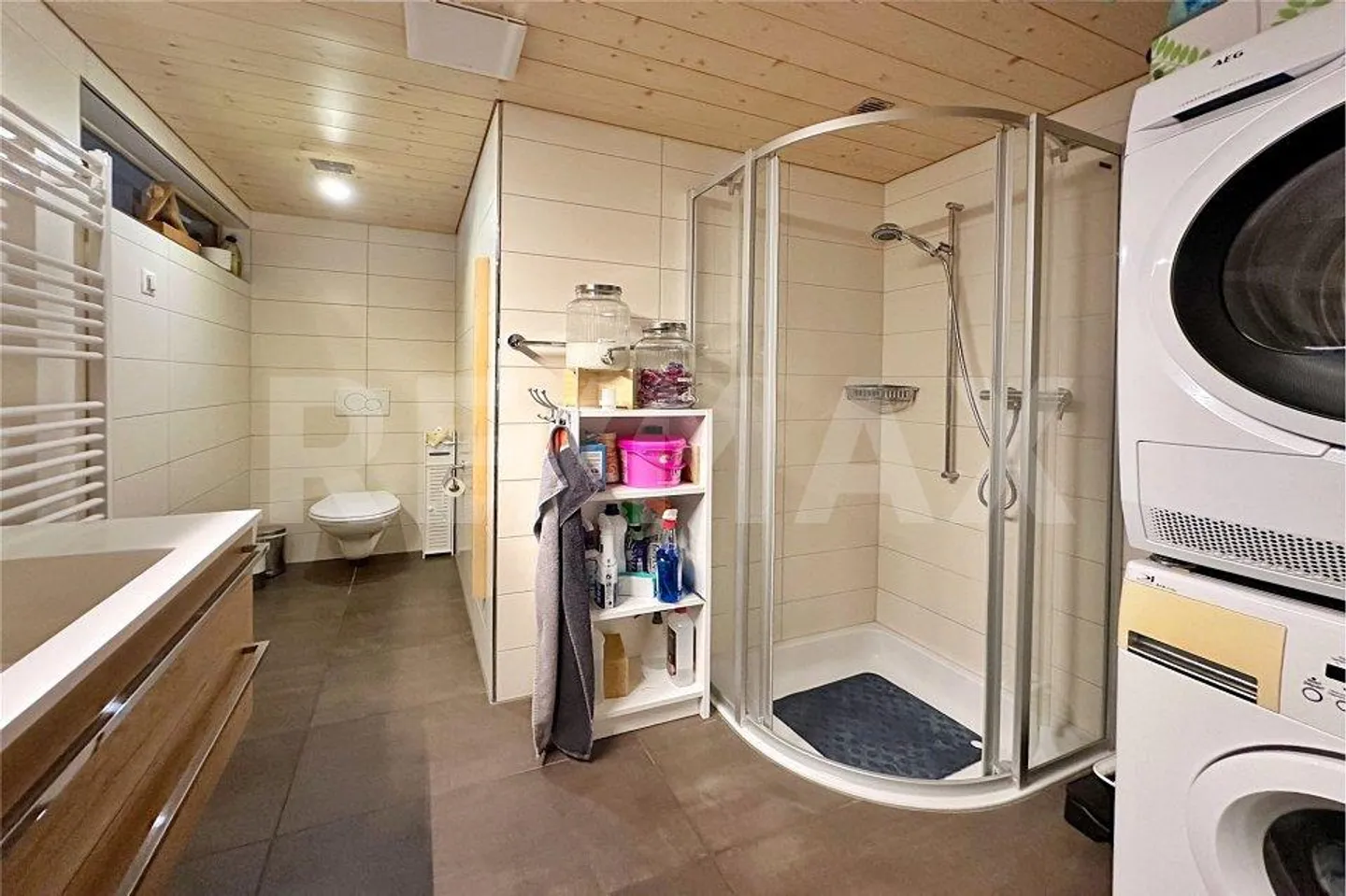 Vivere con carattere - Maisonette elegante di 5,5 stanze in stile Simmental + studio - Foto 8 di 13