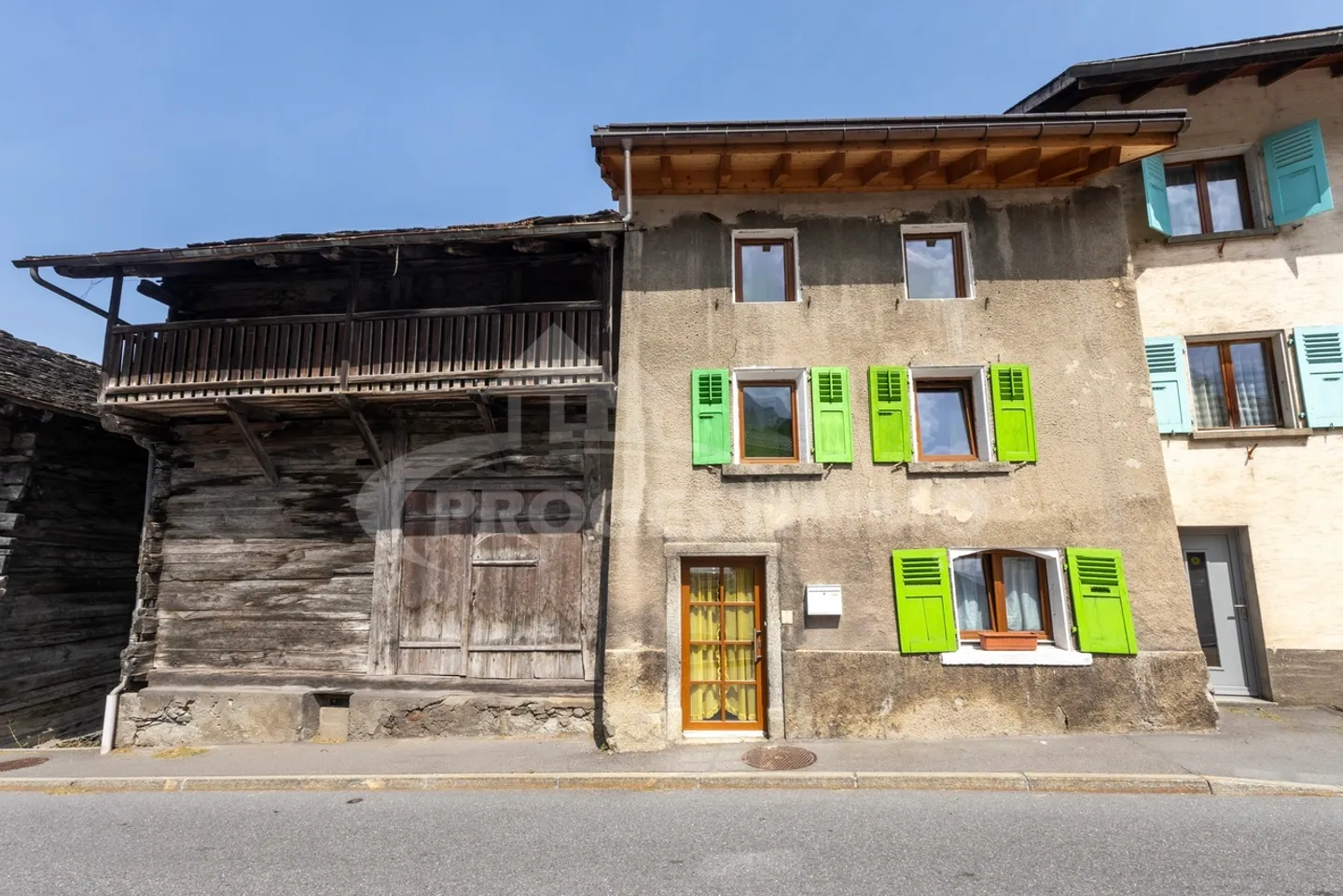 CHARM UND AUTHENTIZITÄT: HAUS MIT SCHEUNE - Photo 2 sur 13