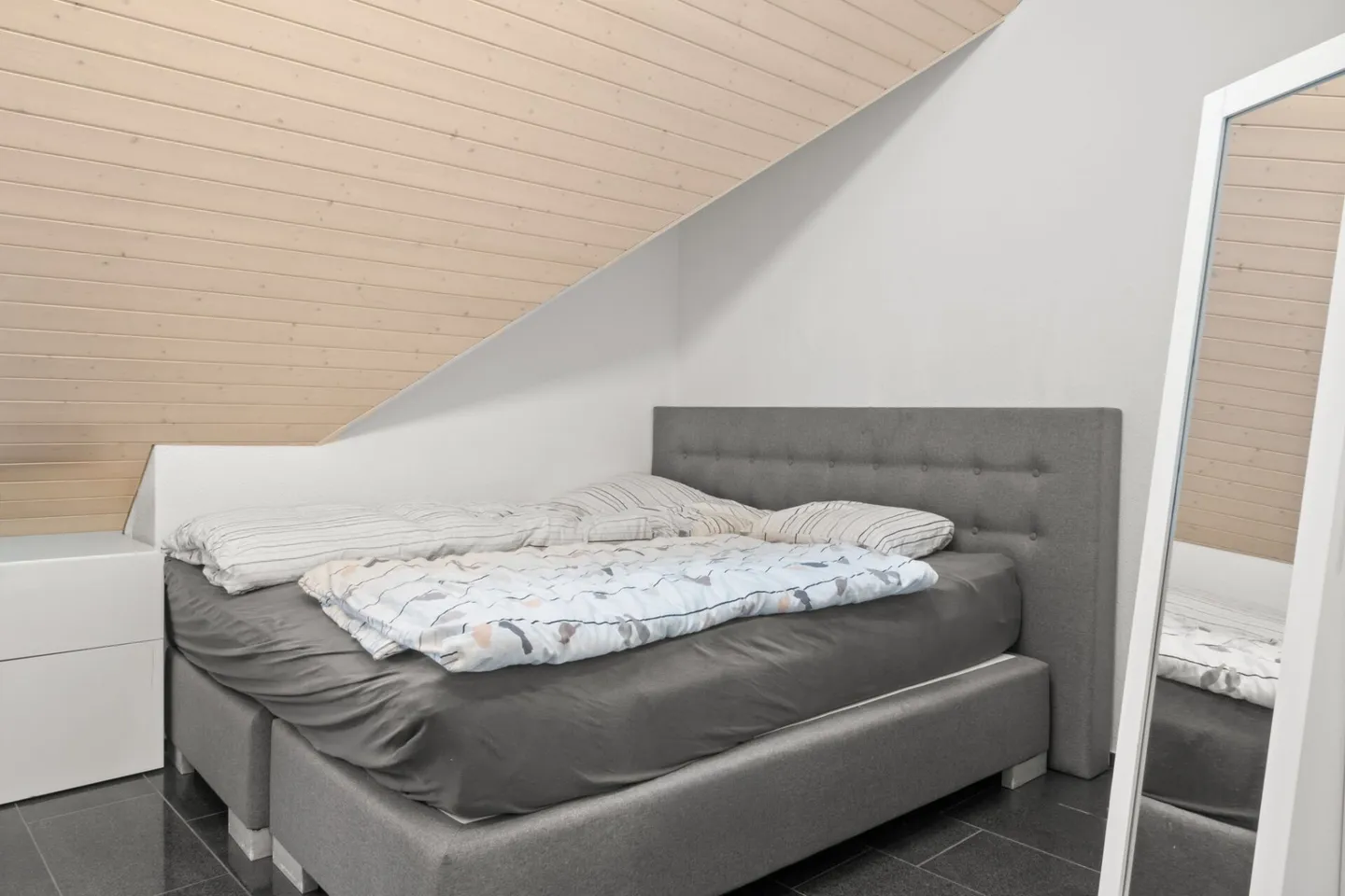 Stilvolle Maisonette mit Terrasse - Foto 8 von 11