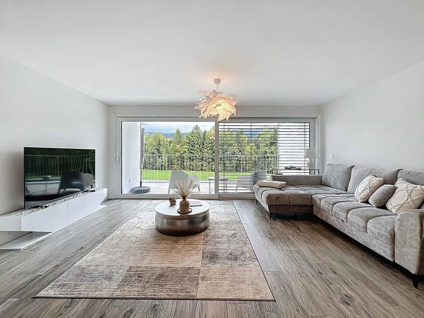 Opportunità di rendimento - Ampio appartamento di 2,5 stanze con 67m² + balcone - Foto 1 di 8