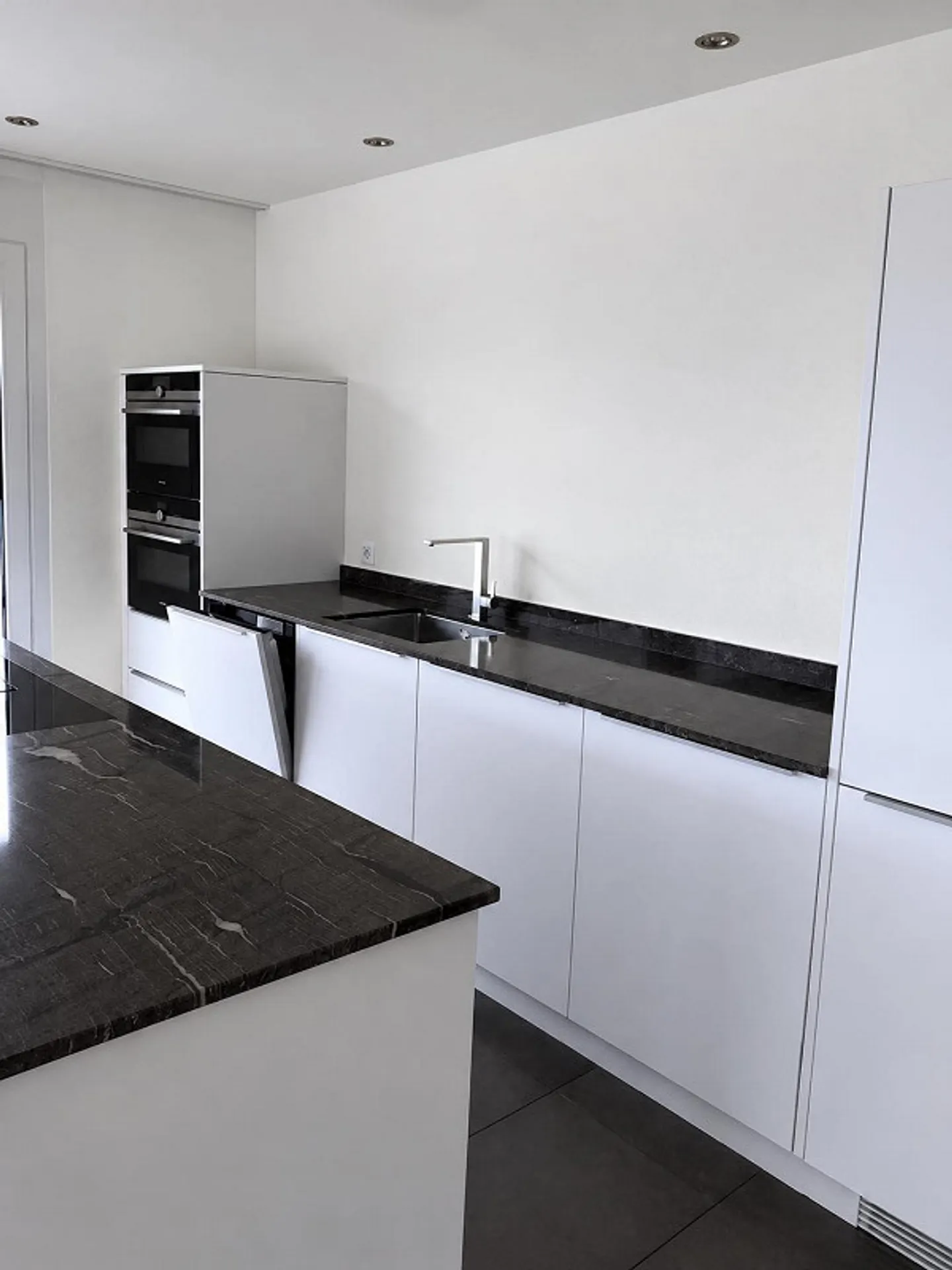 Modernes Apartment mit Seesicht - Foto 1 von 14