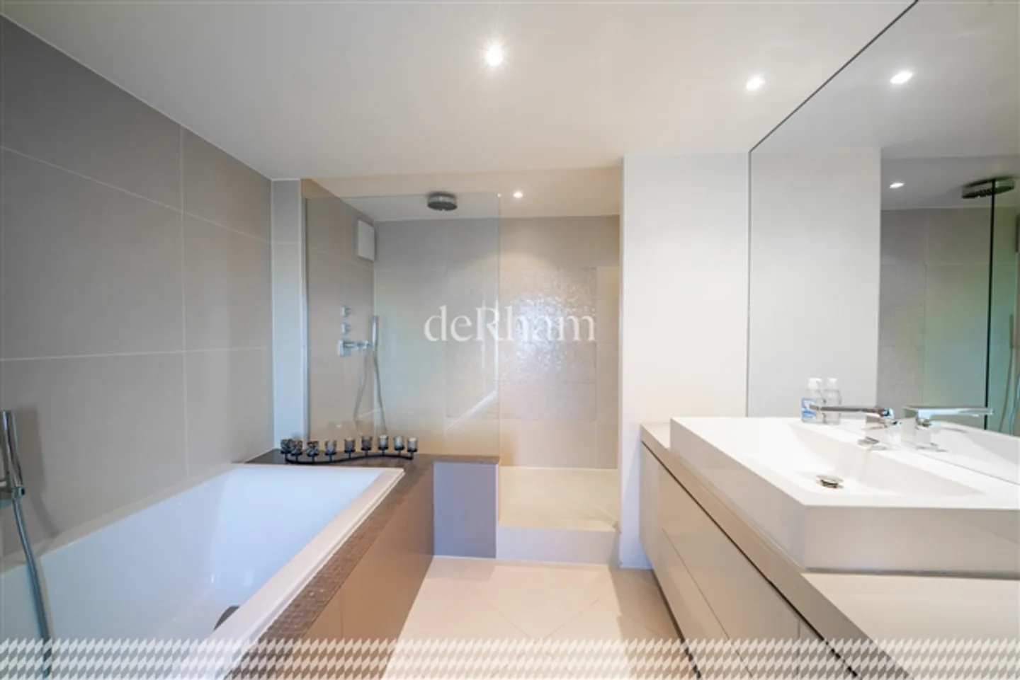 Charming Winemaker's House
In the Heart of the Vineyards
View of Lake Geneva - Photo 17 of 20