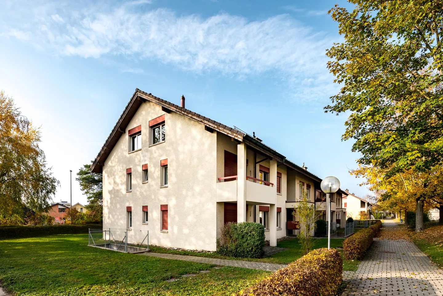 Charmante Dachwohnung mit Cheminée - Foto 1 von 11