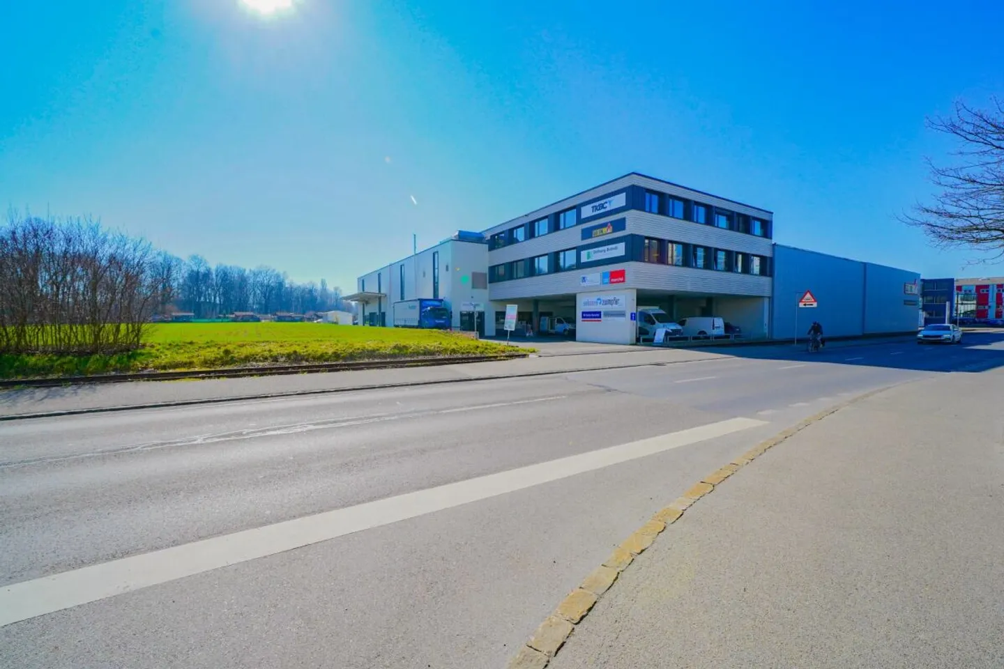Spazi commerciali, uffici o magazzini a partire da 120 m² in una posizione privilegiata a Sursee - Foto 7 di 10