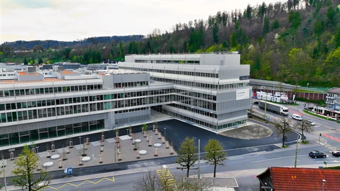 First rental of attractive commercial spaces CAMPUS / Parking available - Photo 9 of 10