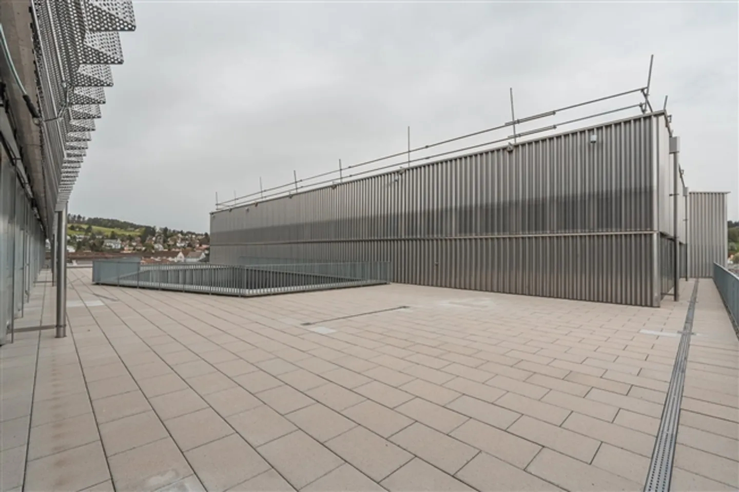 First rental of attractive commercial spaces CAMPUS / Parking available - Photo 6 of 10