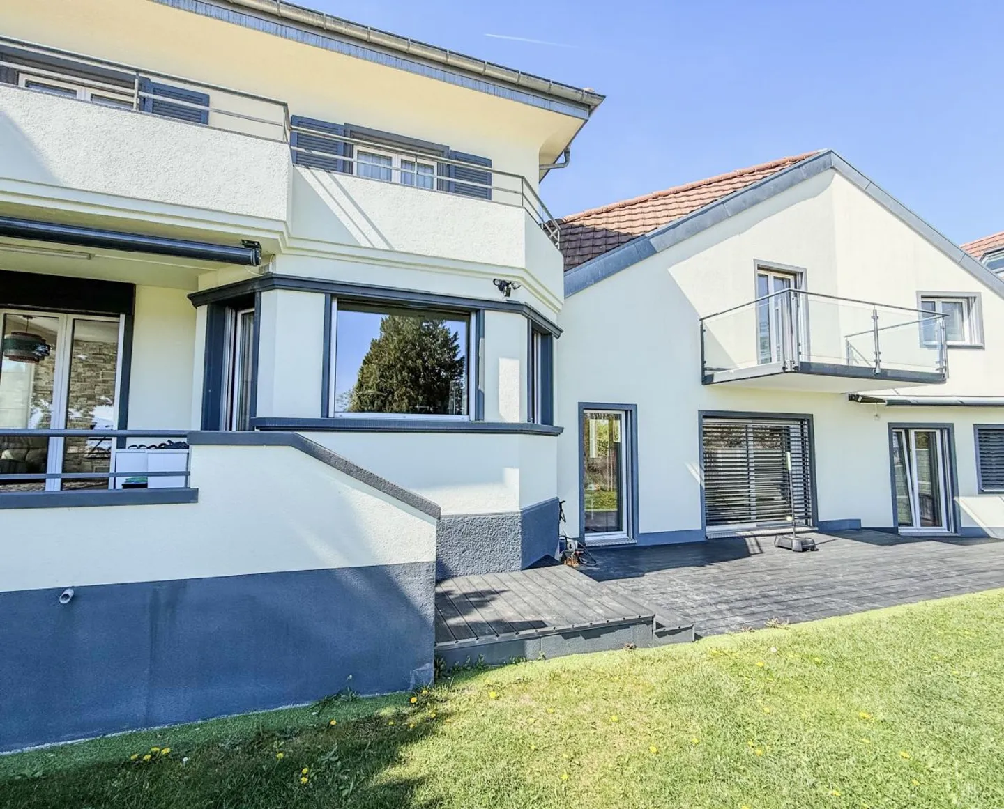 Magnifica casa di 7.5p / vista sul lago - Foto 1 di 13