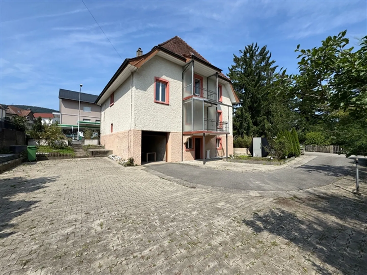 Charming 10-Room House for Rent in Hägendorf - Photo 2 of 11