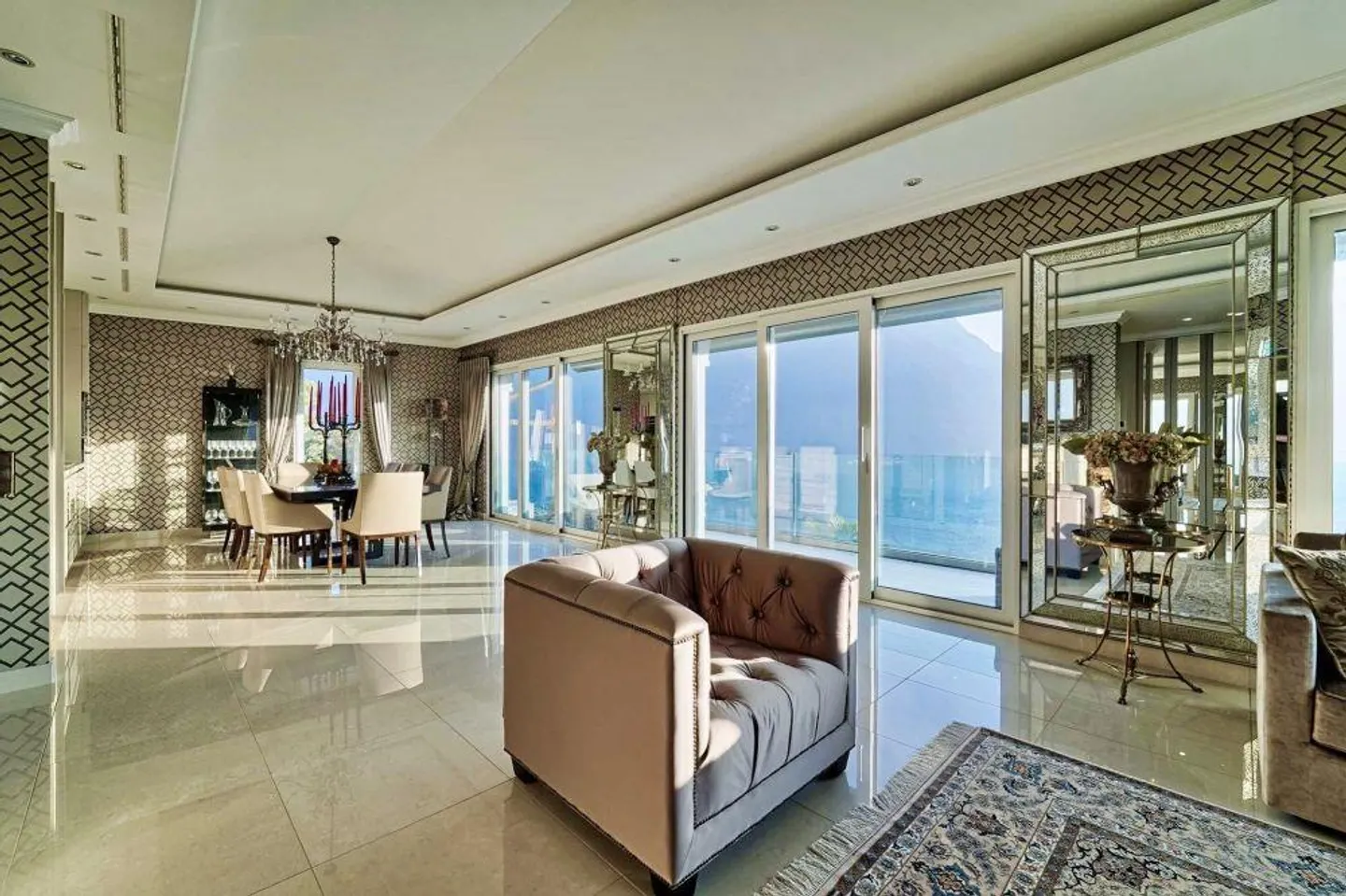 Penthouse de luxe élégant avec vue panoramique sur le lac - Photo 5 sur 14