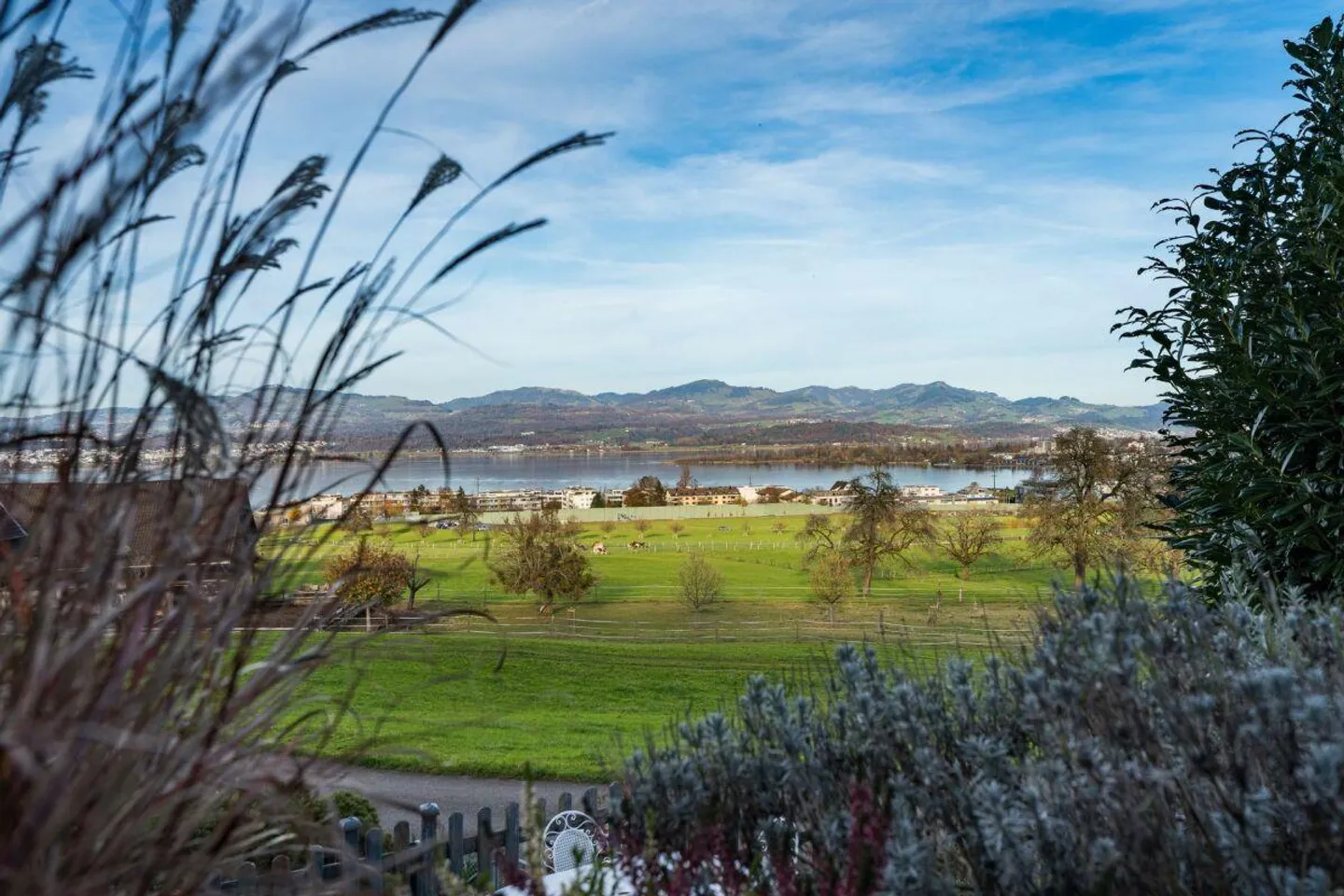 Idillio familiare con vista sul lago Obersee in una posizione tranquilla - Foto 1 di 6