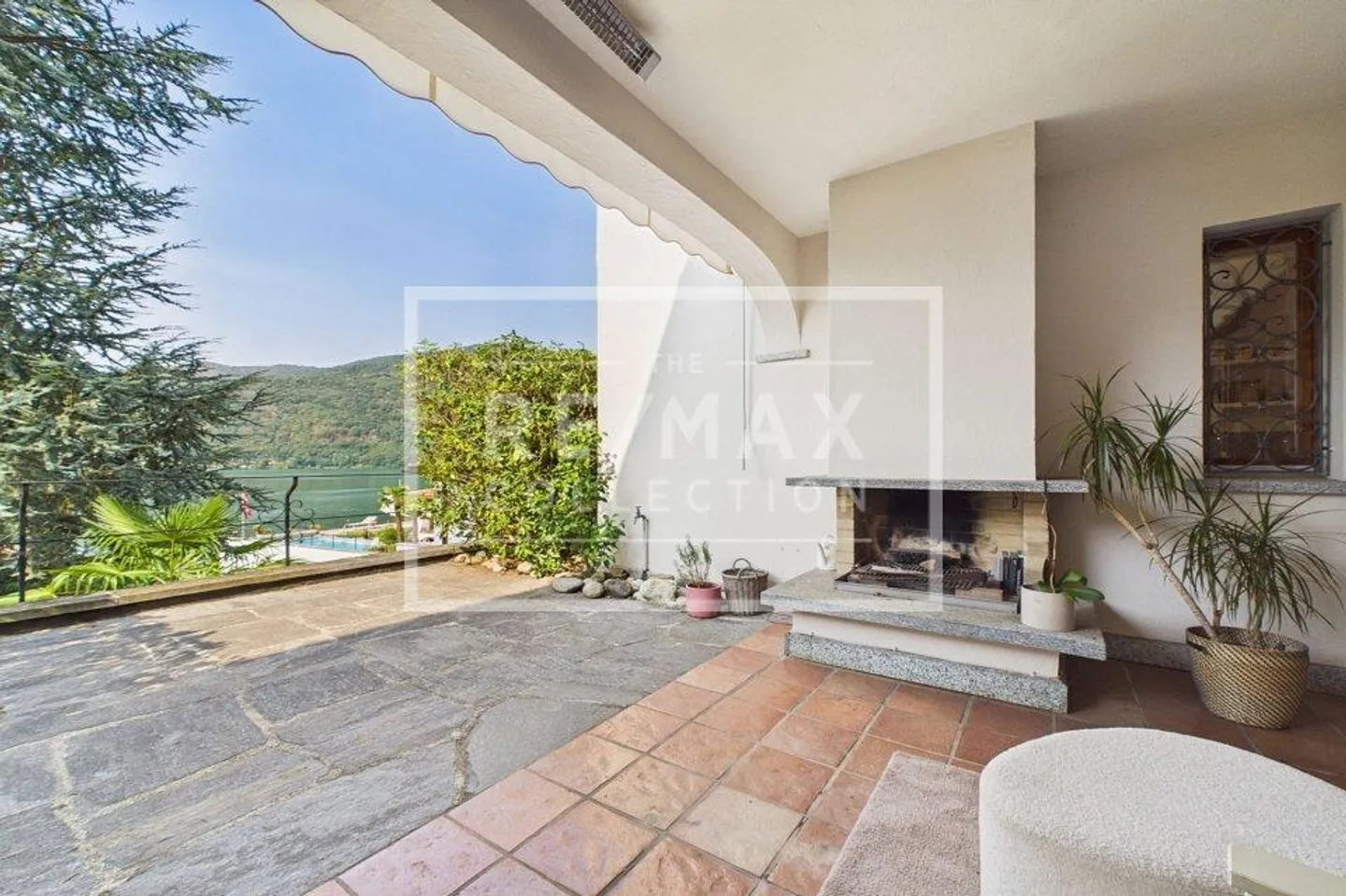 Oasis of tranquility with lake view - Photo 1 of 13
