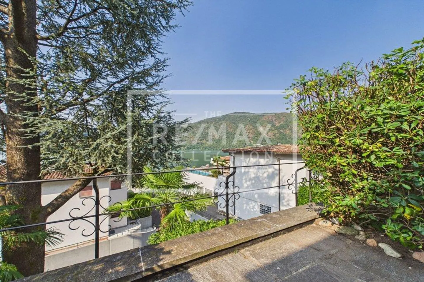 Oasis of tranquility with lake view - Photo 6 of 13