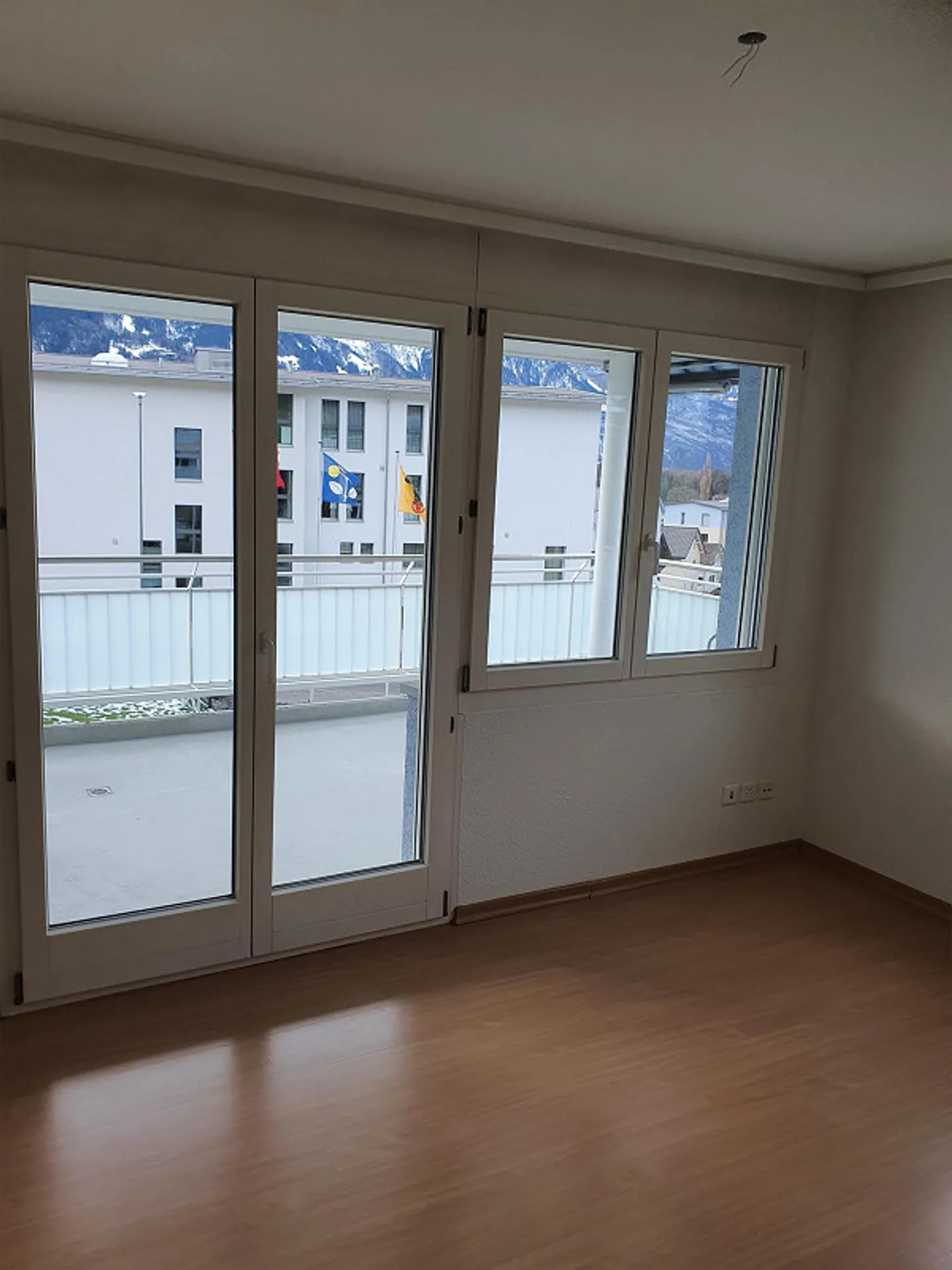 Modern 5 1/2 Room Apartment with Balcony - Photo 5 of 8