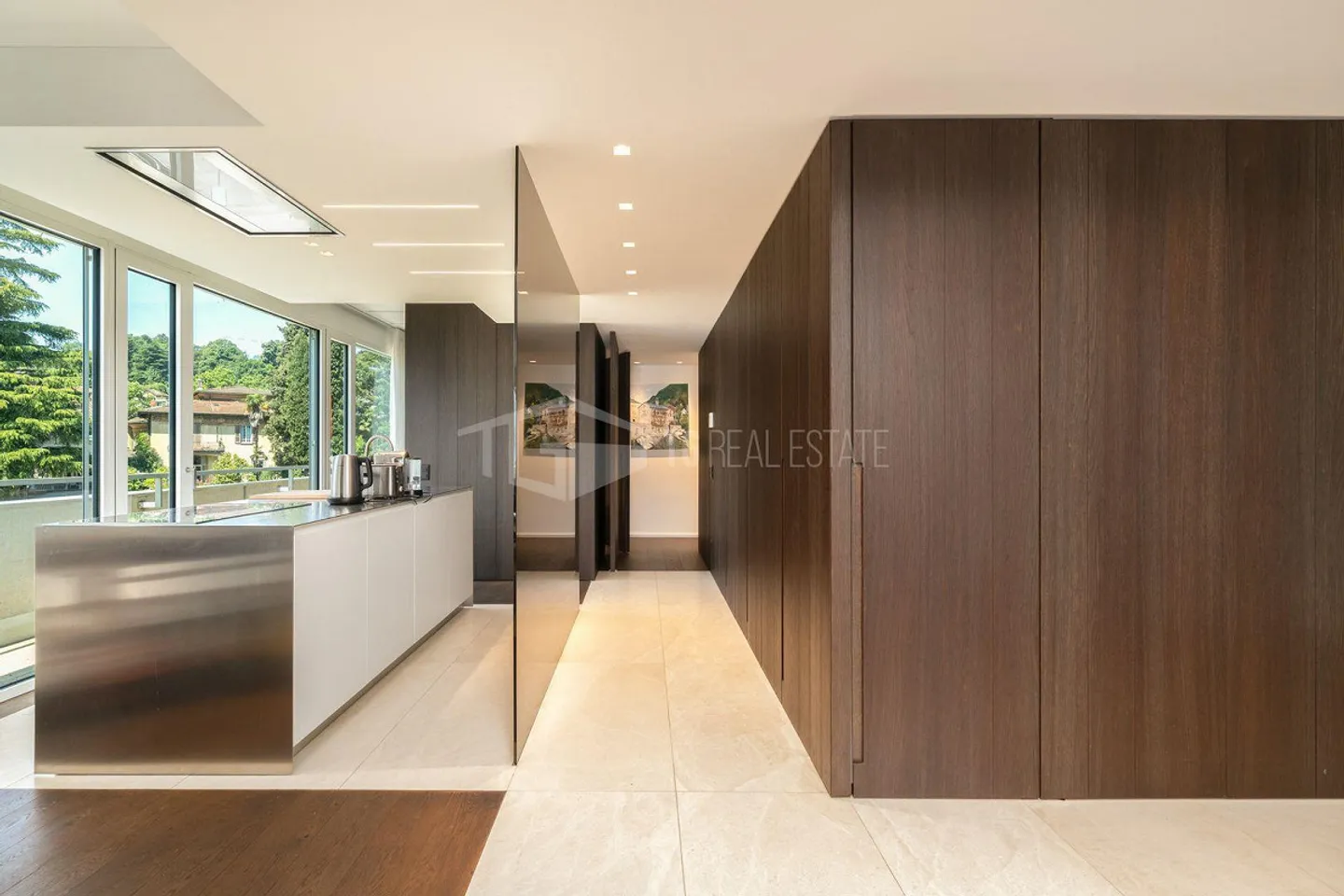 PENTHOUSE ÉLÉGANT AU 12E ÉTAGE AU COEUR DE LUGANO - Photo 4 sur 13