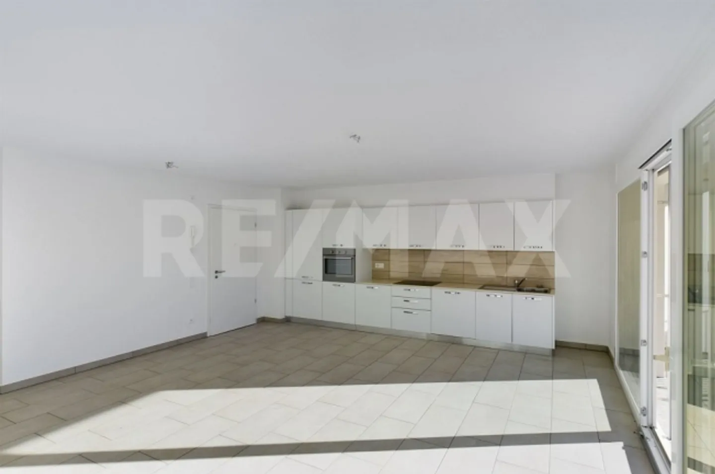 «NEGGIO (VIC. VERNATE) Luminoso e moderno appartamento con terrazza sul tetto e bezaubernde Aussicht» - Foto 8 di 12