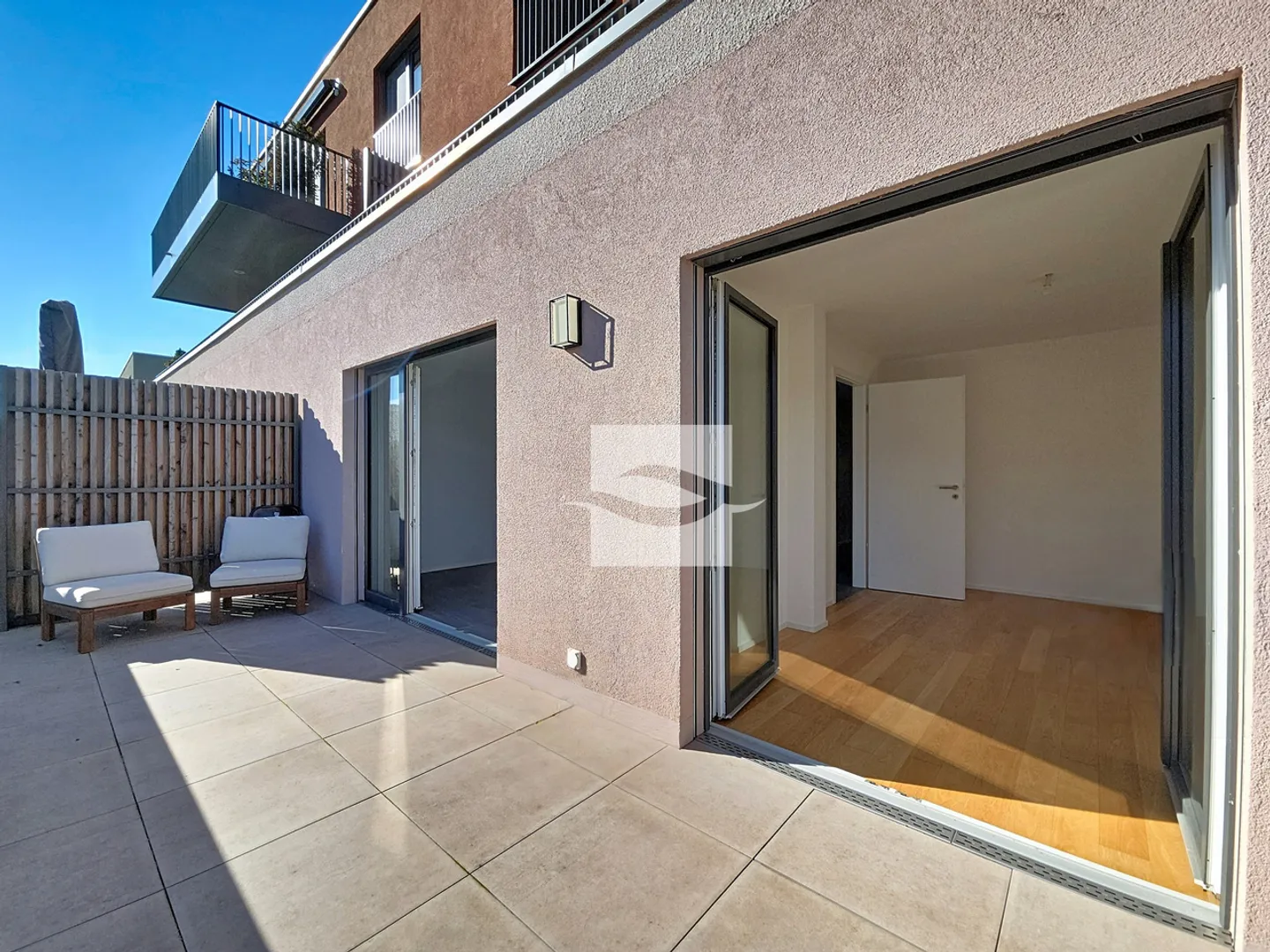 Bright 4.5 Room Apartment - Photo 2 of 11