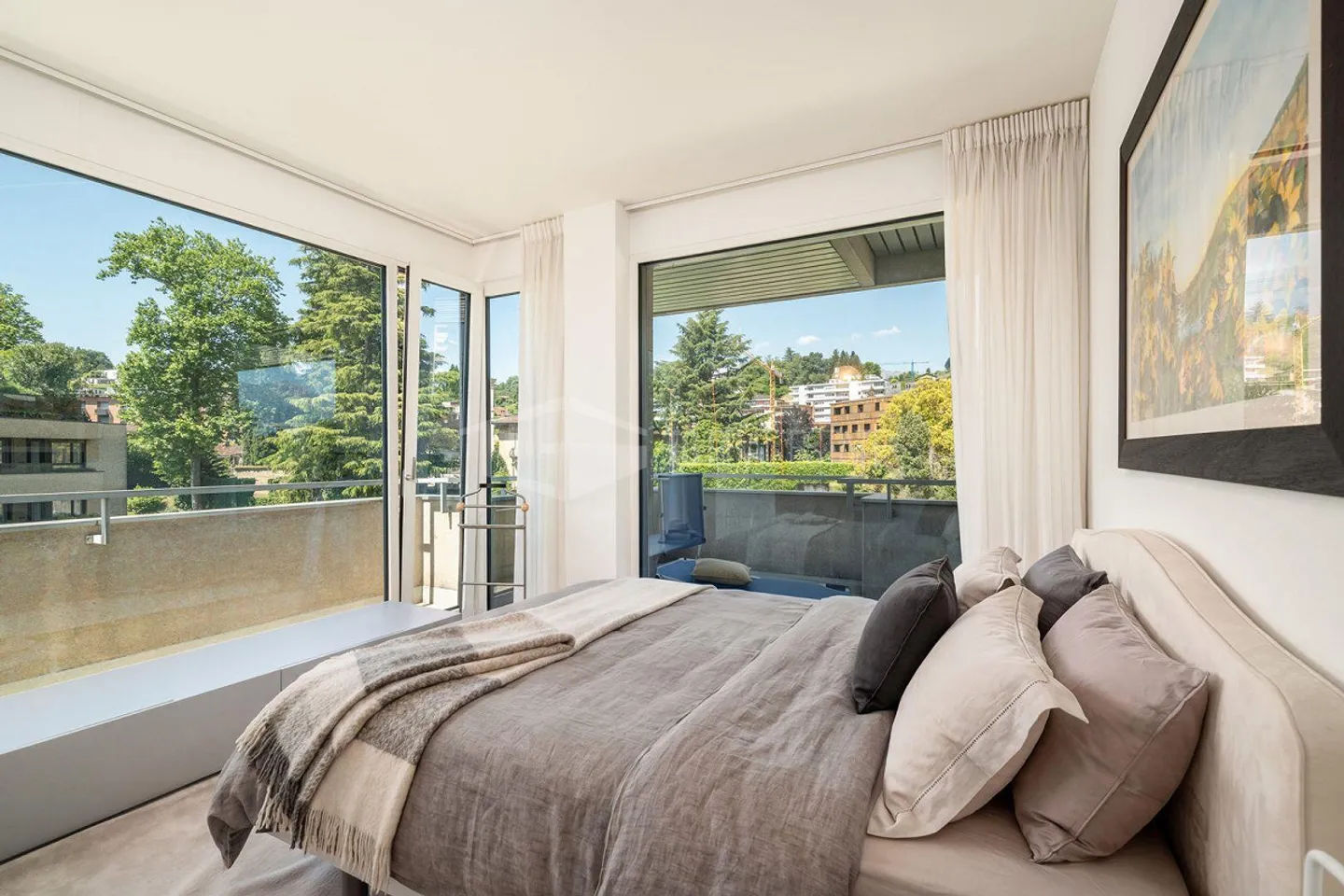 PENTHOUSE ÉLÉGANT AU 12E ÉTAGE AU COEUR DE LUGANO - Photo 8 sur 13