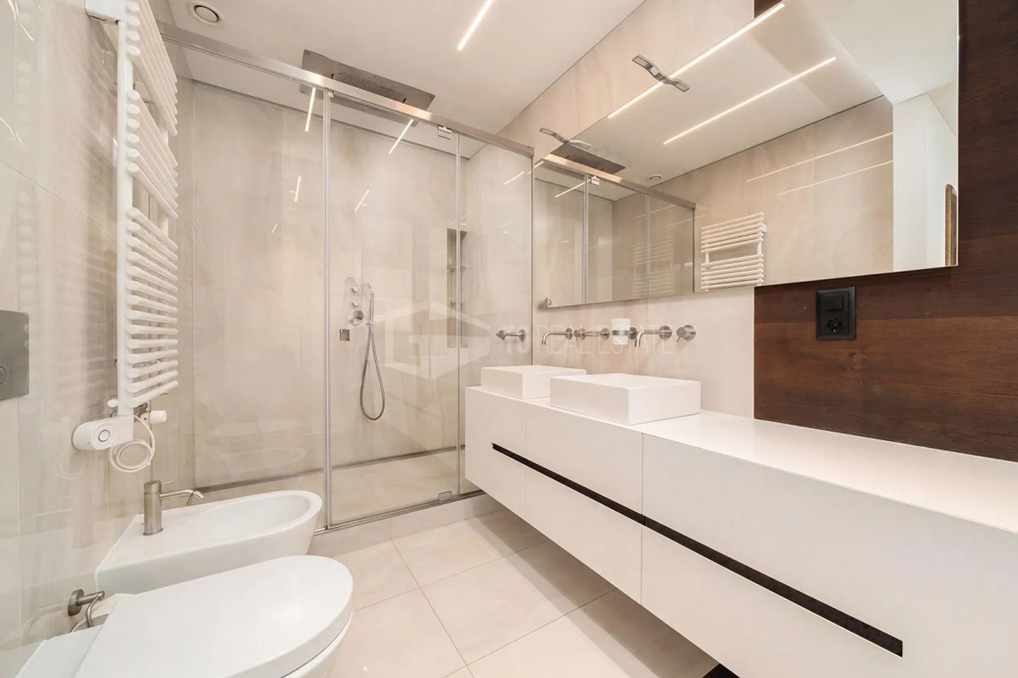 PENTHOUSE ÉLÉGANT AU 12E ÉTAGE AU COEUR DE LUGANO - Photo 9 sur 13