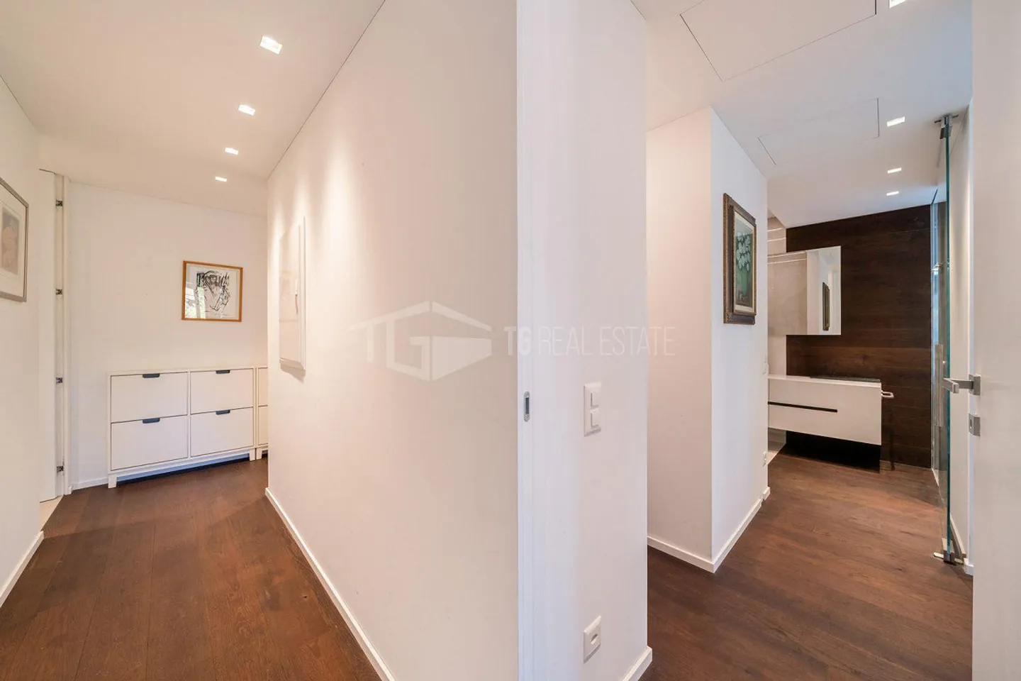 PENTHOUSE ÉLÉGANT AU 12E ÉTAGE AU COEUR DE LUGANO - Photo 10 sur 13