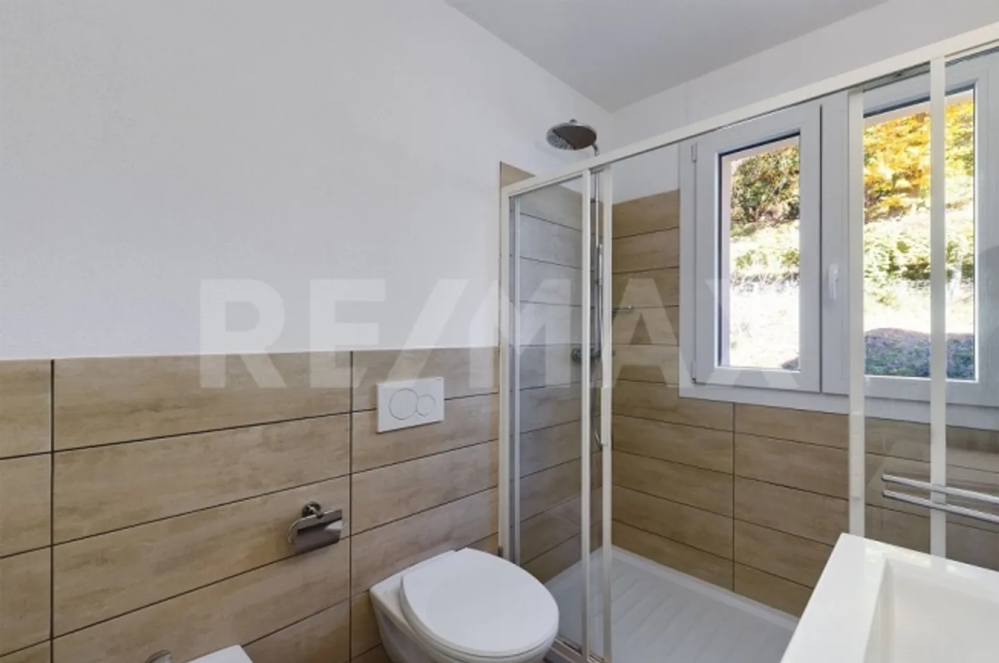 «NEGGIO (VIC. VERNATE) Luminoso e moderno appartamento con terrazza sul tetto e bezaubernde Aussicht» - Foto 9 di 12