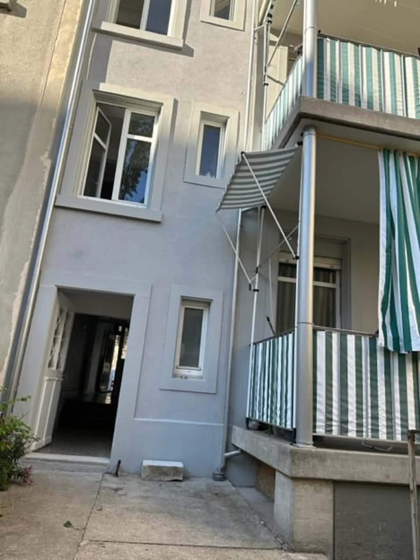 Elegante casa plurifamiliare a Basilea - Foto 3 di 12