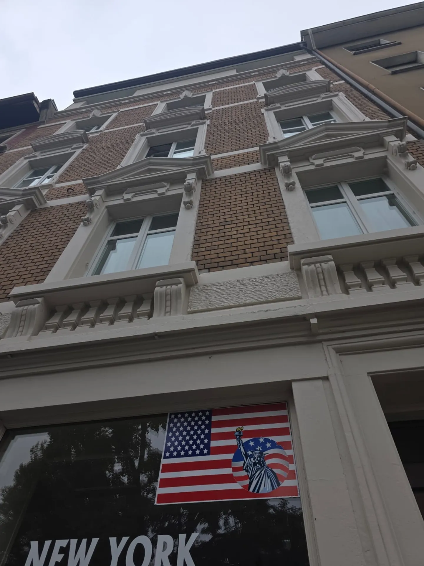 Elegante casa plurifamiliare a Basilea - Foto 8 di 12