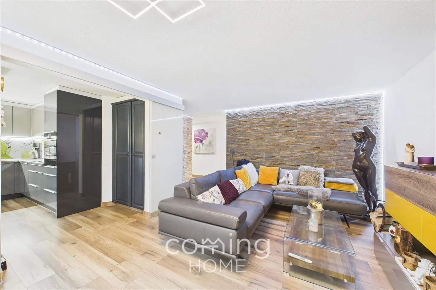 Attractive 4.5-room apartment with balcony and ideal location - Photo 2 of 13