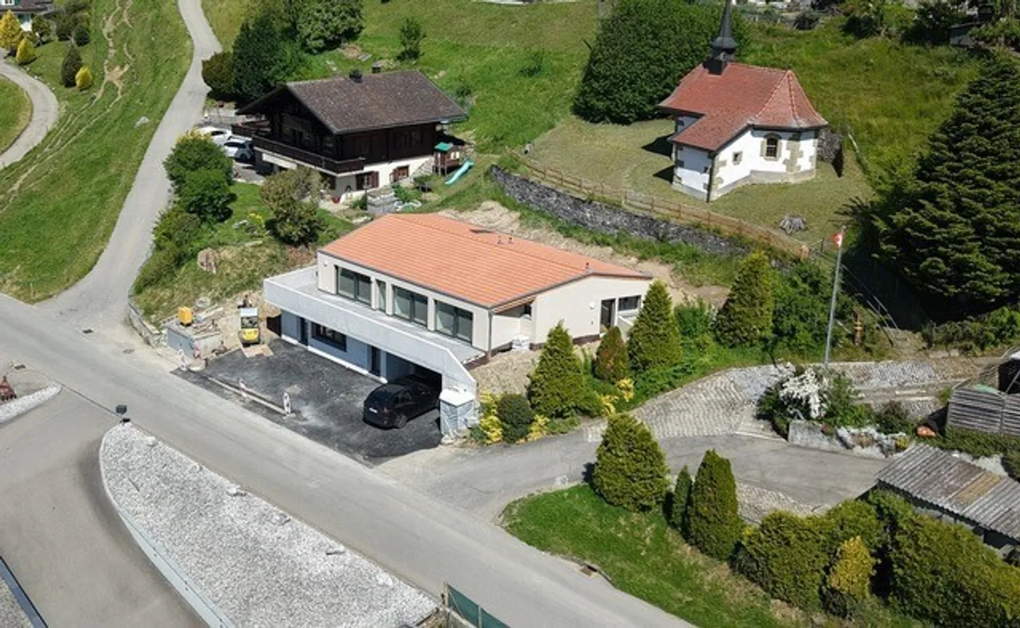 ZUM VERKAUF: HAUS MIT ZWEI WOHNUNGEN - Foto 1 von 14