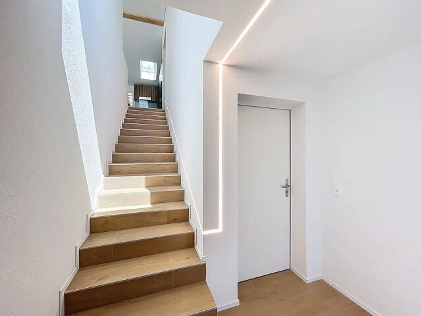 ZUM VERKAUF: HAUS MIT ZWEI WOHNUNGEN - Foto 6 von 14