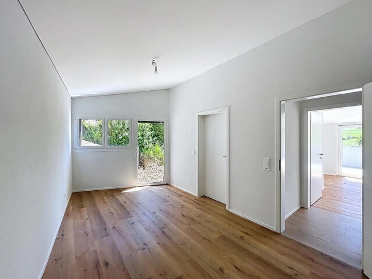 ZUM VERKAUF: HAUS MIT ZWEI WOHNUNGEN - Foto 10 von 14