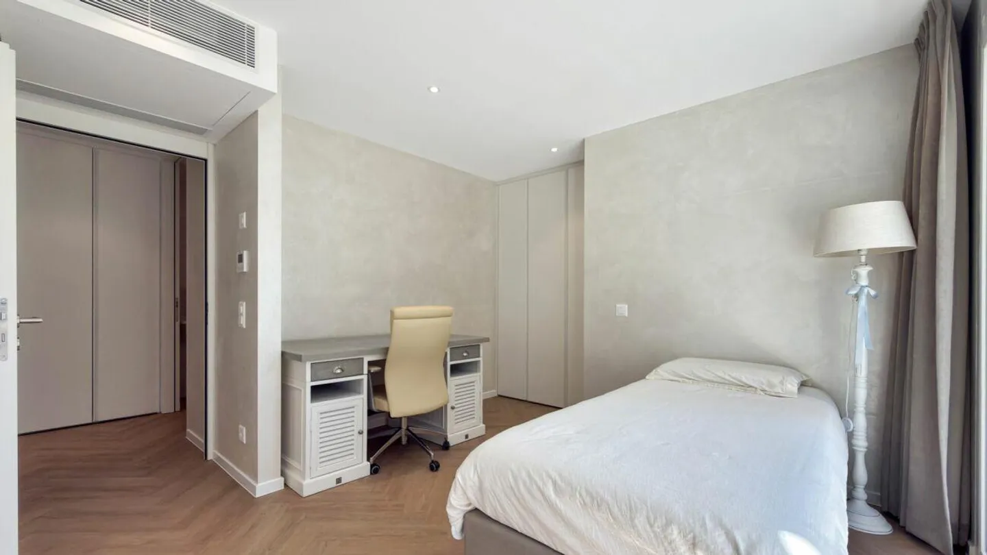 Losone - Exklusive Wohnung mit privatem Garten - Foto 10 von 18