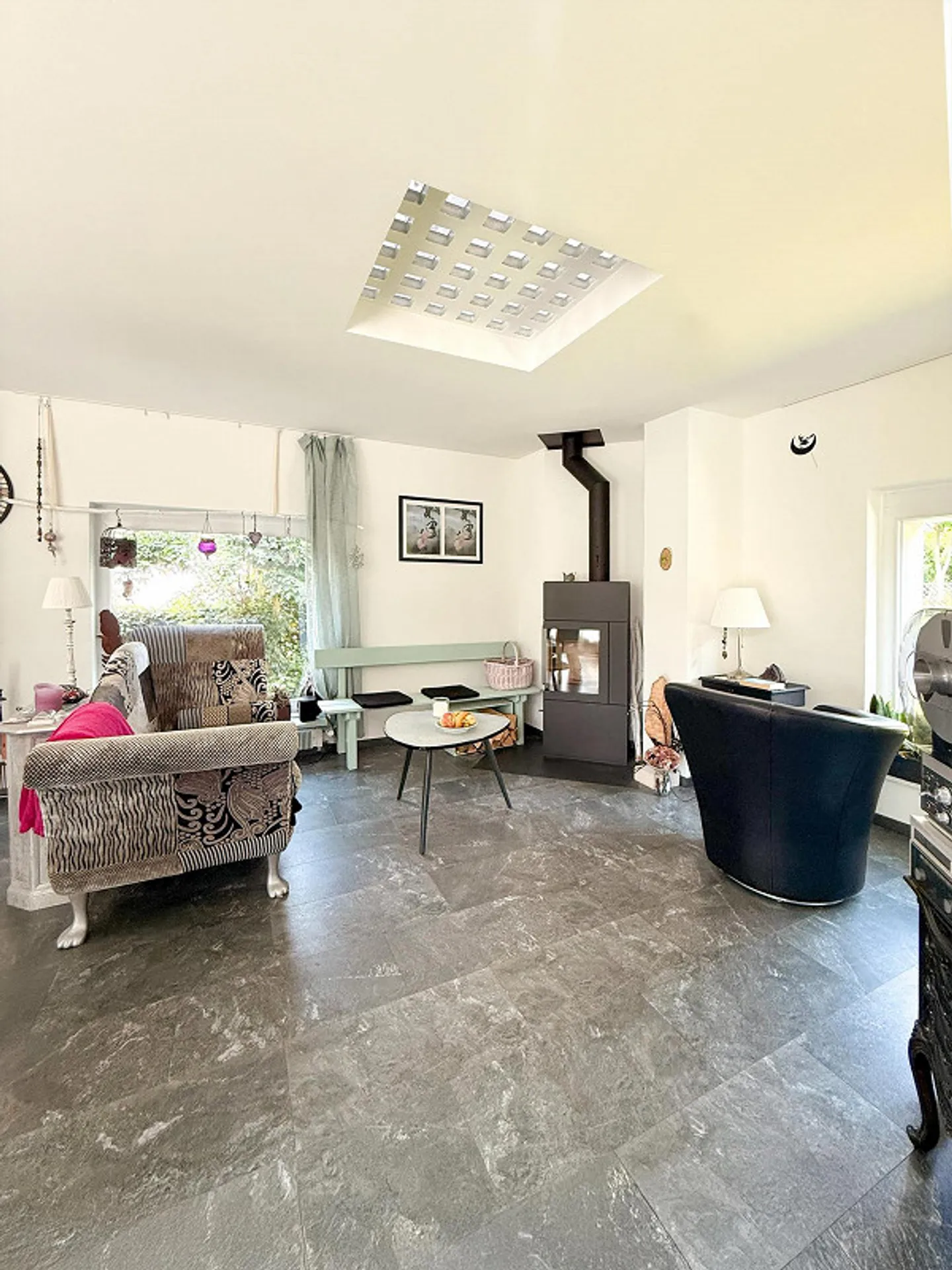 Maison individuelle de 5,5 pièces au design architectural unique avec garage - Photo 3 sur 10