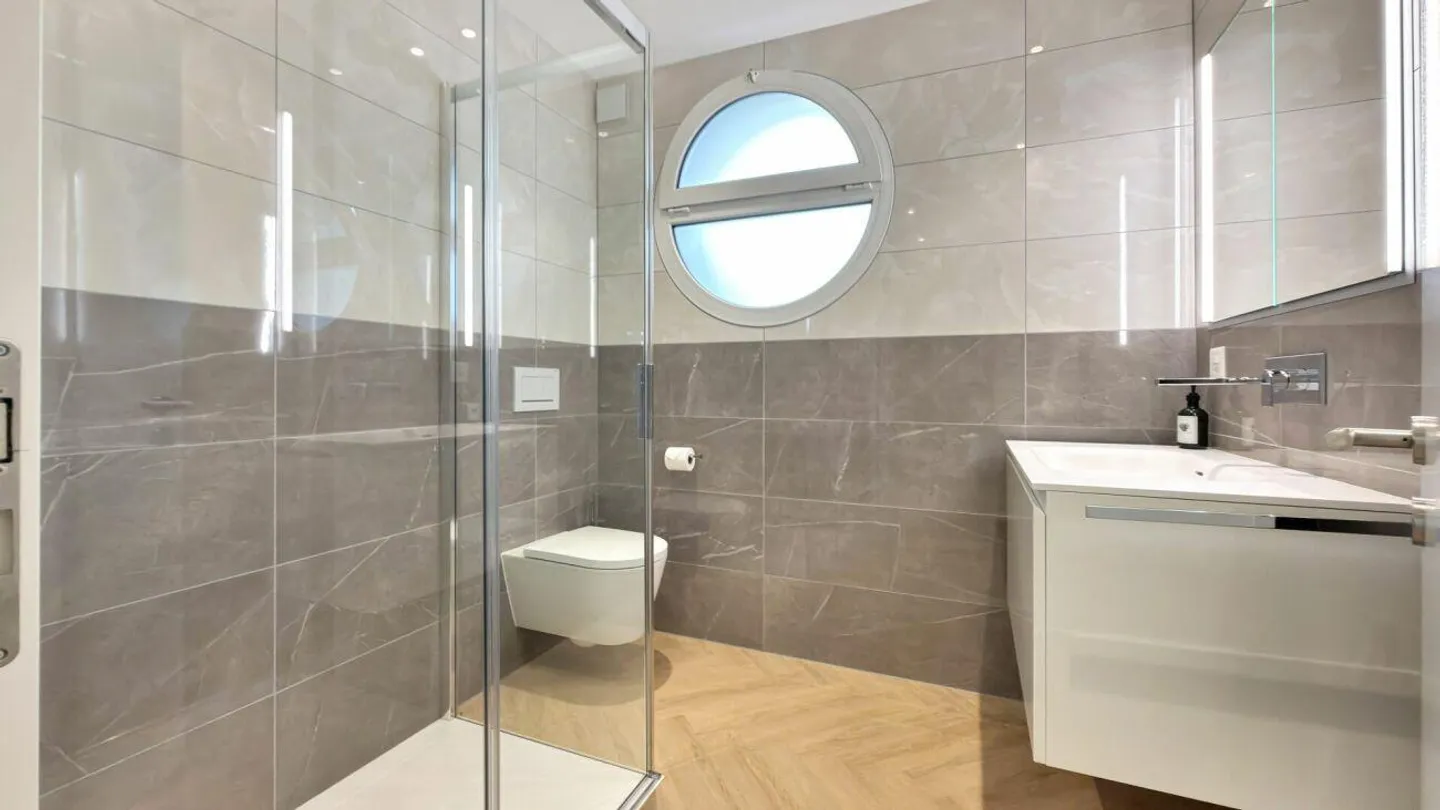 Losone - Exklusive Wohnung mit privatem Garten - Foto 13 von 18