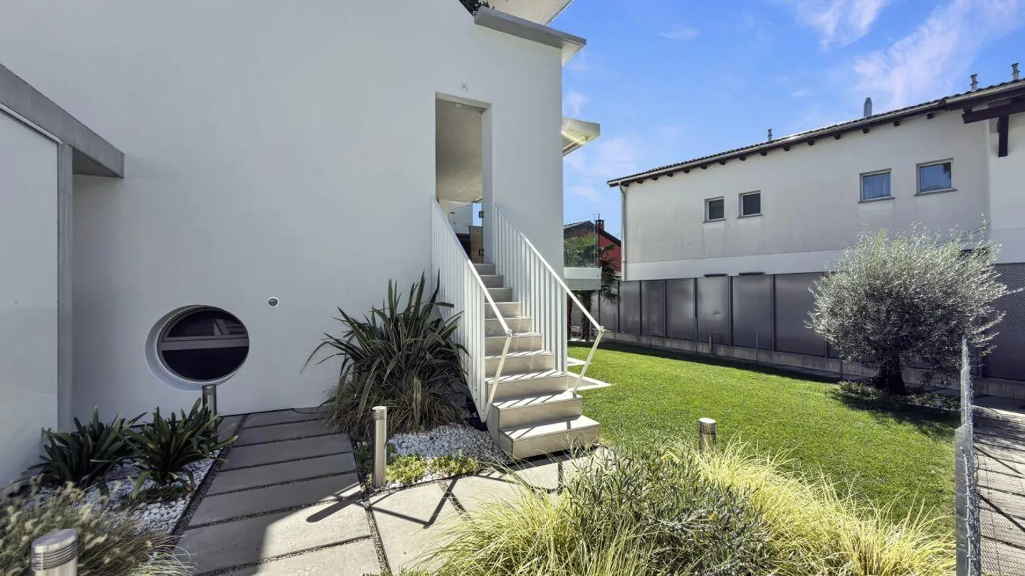 Losone - Exklusive Wohnung mit privatem Garten - Foto 17 von 18