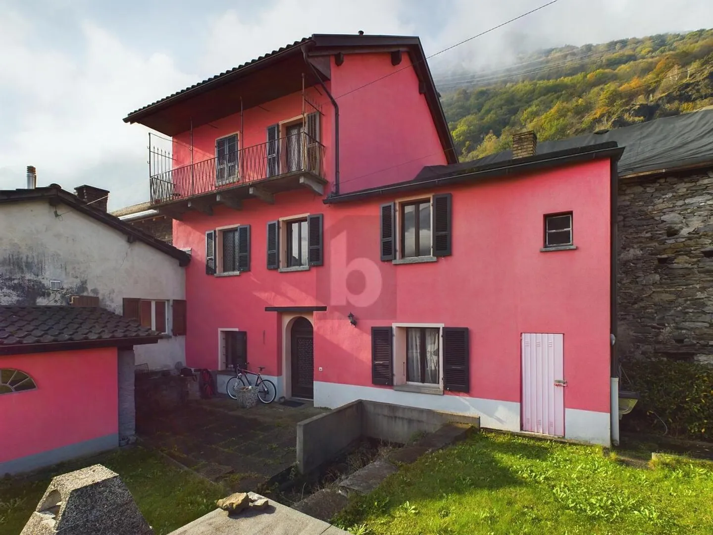 Casa familiare spaziosa con giardino - Foto 1 di 6