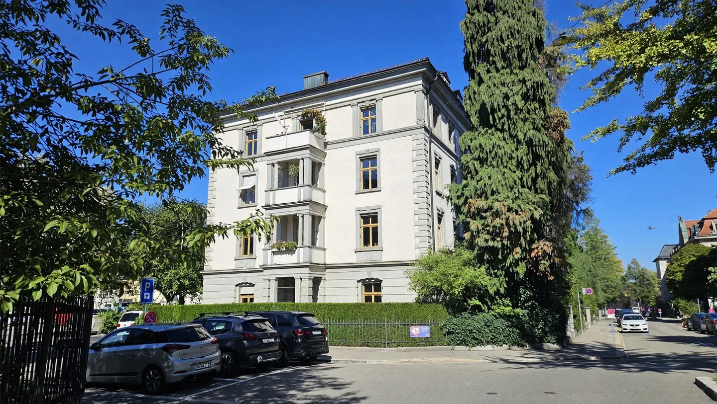 Charmante appartement Art Nouveau avec jardin dans le quartier des musées populaire - Photo 1 sur 11