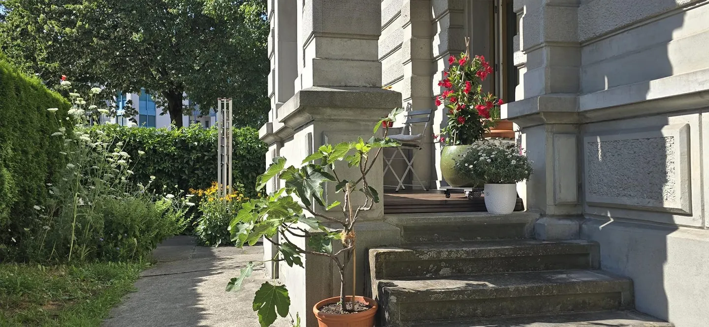 Charmante appartement Art Nouveau avec jardin dans le quartier des musées populaire - Photo 2 sur 11