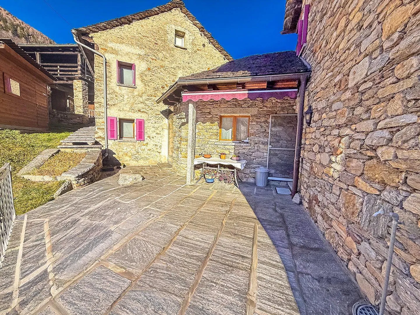 Maison en pierre typique du Tessin entièrement rénovée - Photo 4 sur 30