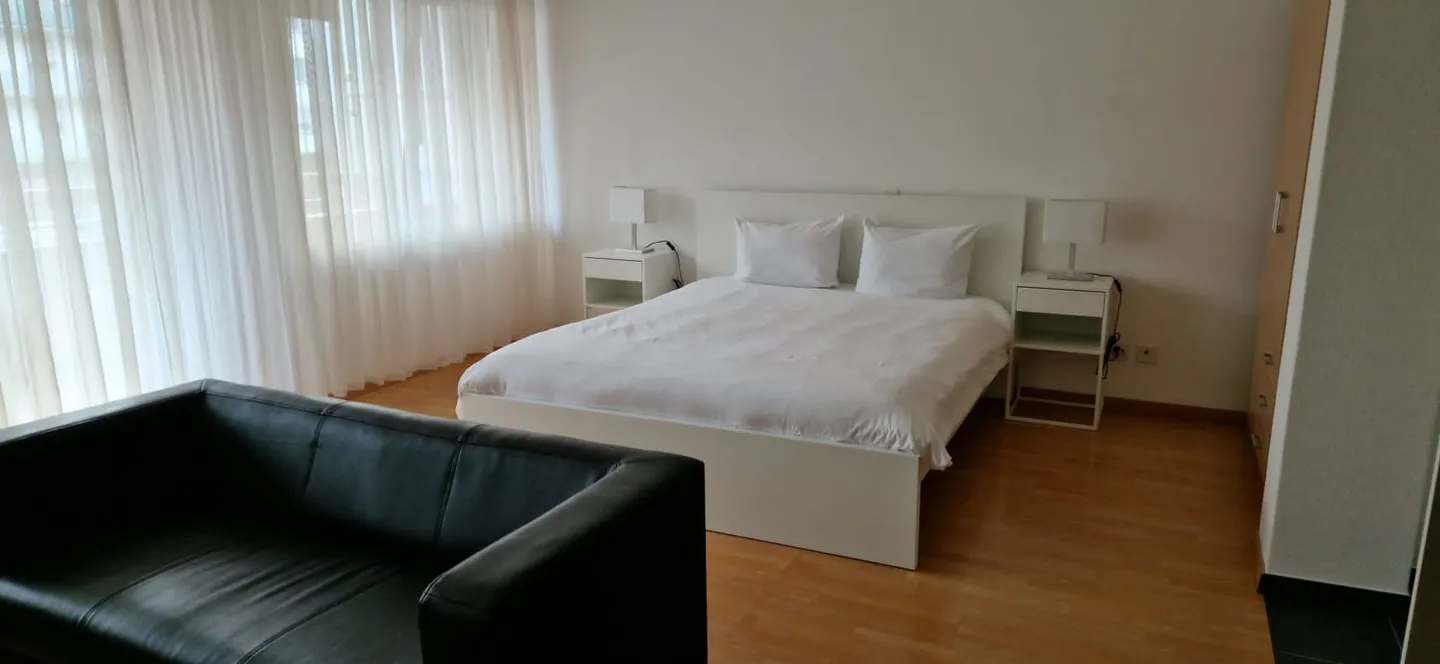 Furnished Studio with Service - Photo 4 of 8