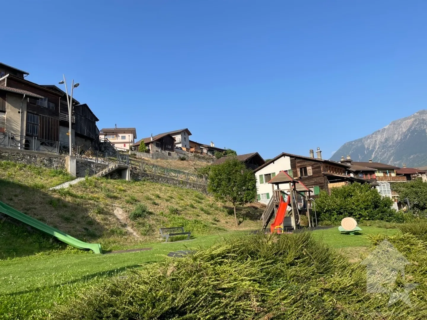 Appartamento 3,5 locali di 96m2 con giardino di 38m2 e 2 posti auto - Foto 4 di 7