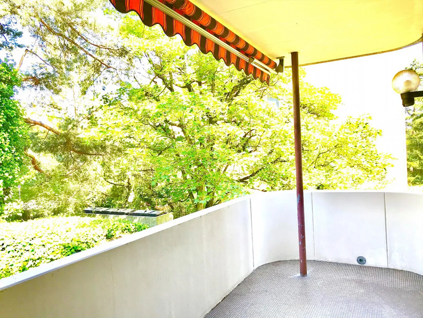 Renovated 2.5-room apartment in a quiet location near Bruderholz Hospital - Photo 4 of 10