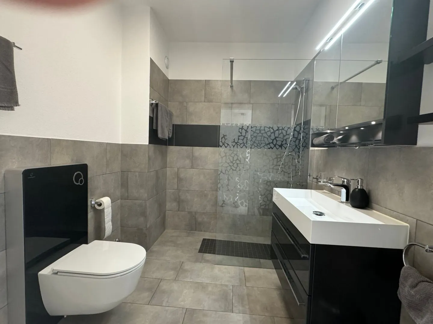 Im Herzen von Ascona, elegantes und möbliertes 3.5-Zimmer mit Pool - Foto 6 von 12