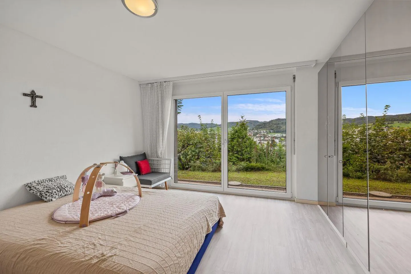 «5 Room single house» - Photo 4 of 8