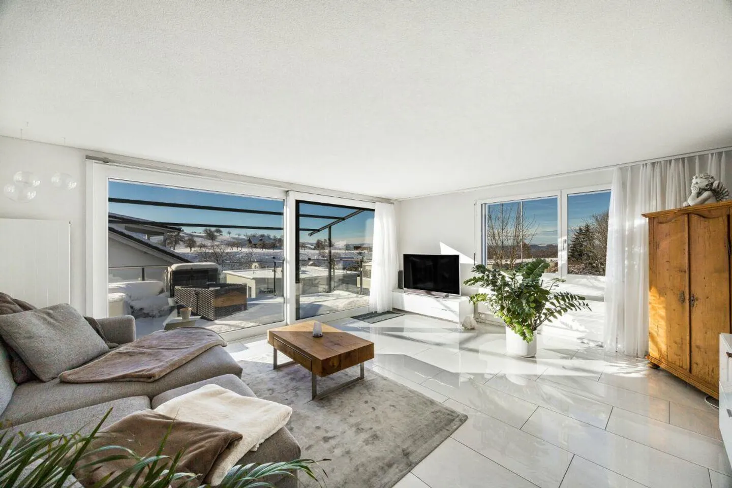 Sonnenverwöhntes Zuhause mit Ausblick - Foto 1 von 7