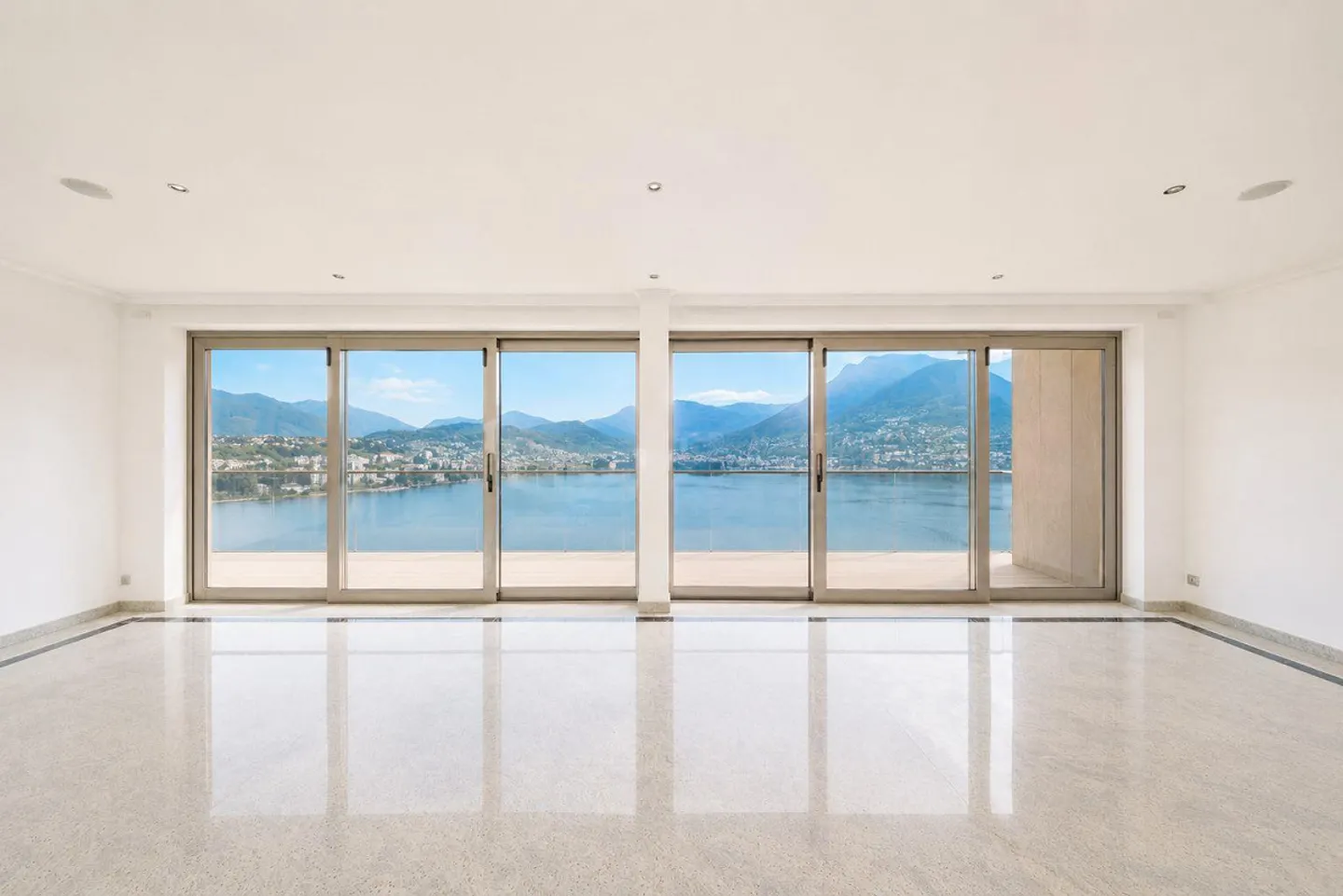 Attico di Lusso con Vista Lago - Foto 3 di 17