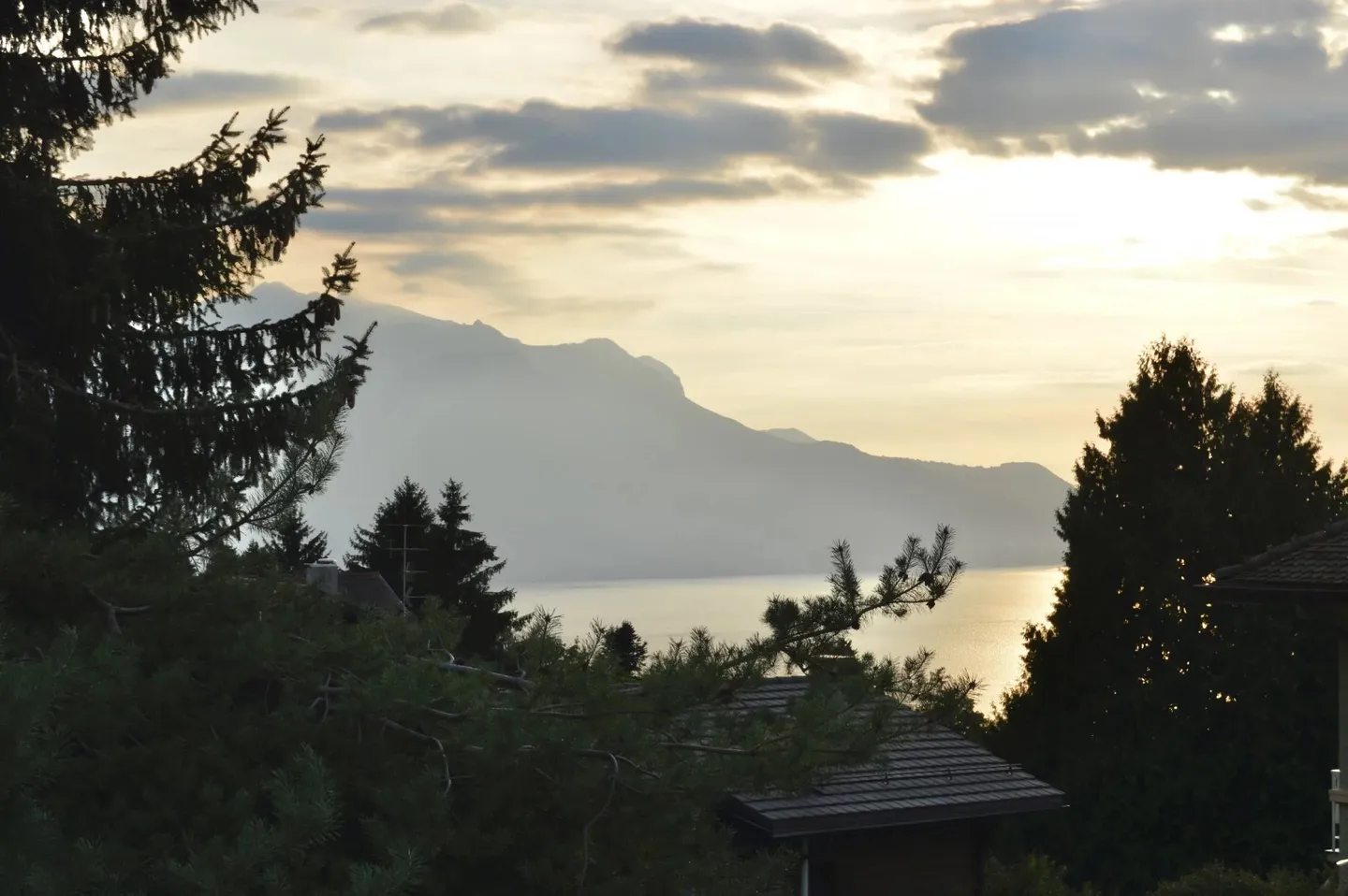 Casa familiare degli anni '60 con vista lago - Foto 11 di 26