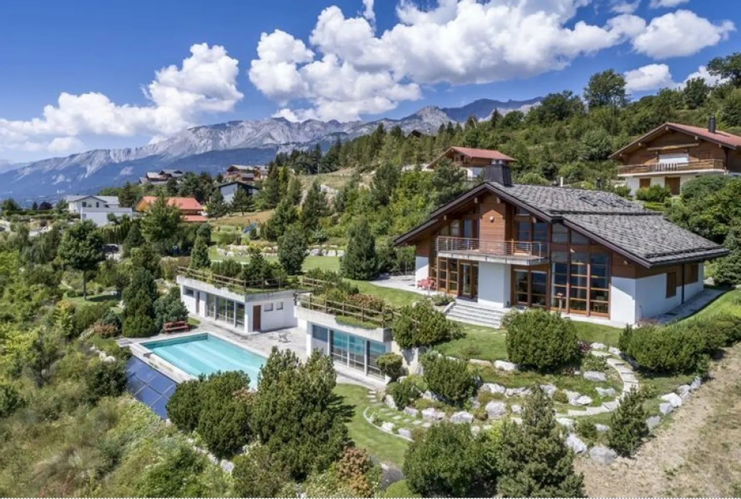Spazi magnifici per questa villa in affitto a Sergnou, Lens - Foto 1 di 29
