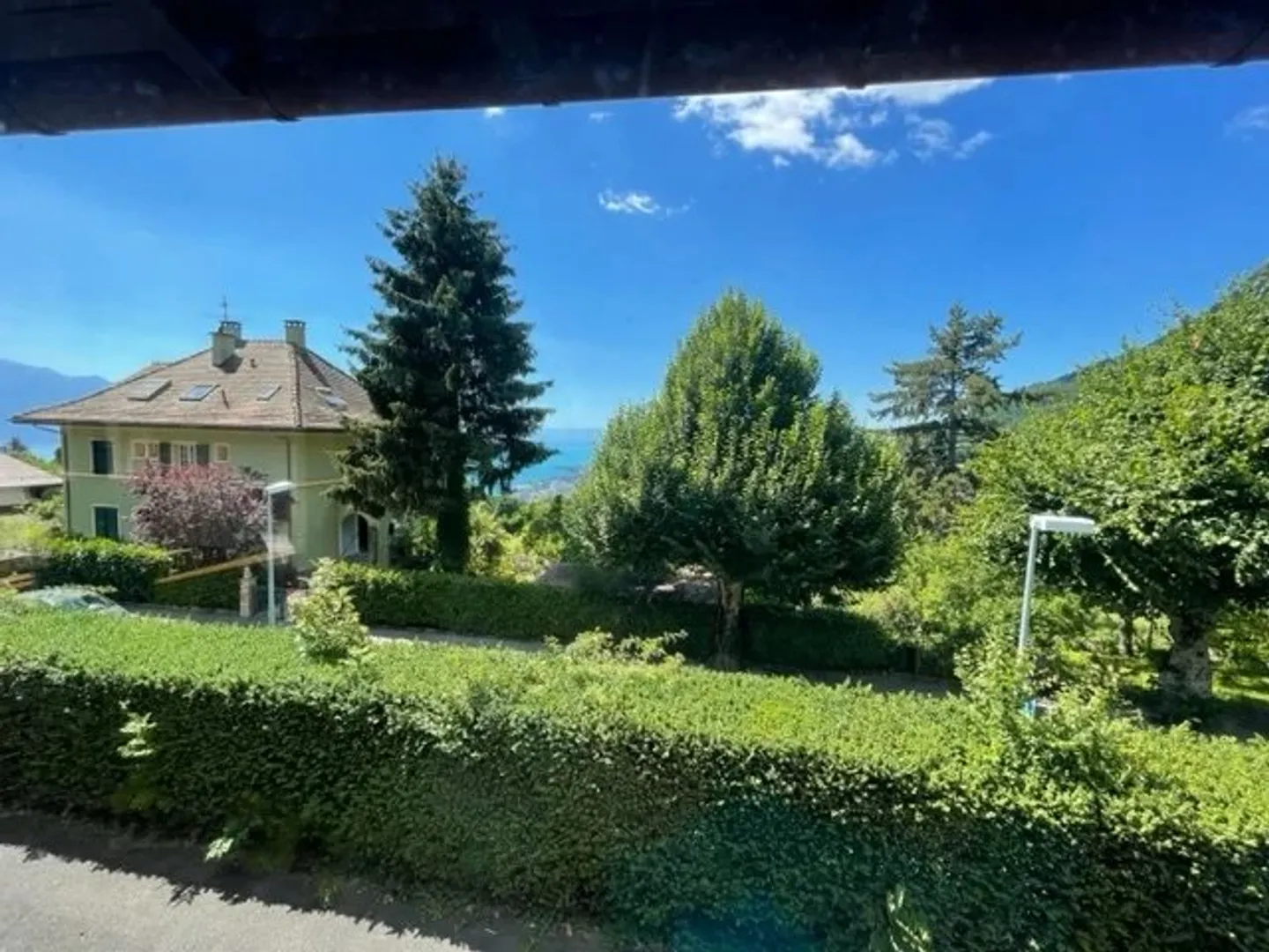 Casa familiare degli anni '60 con vista lago - Foto 7 di 26